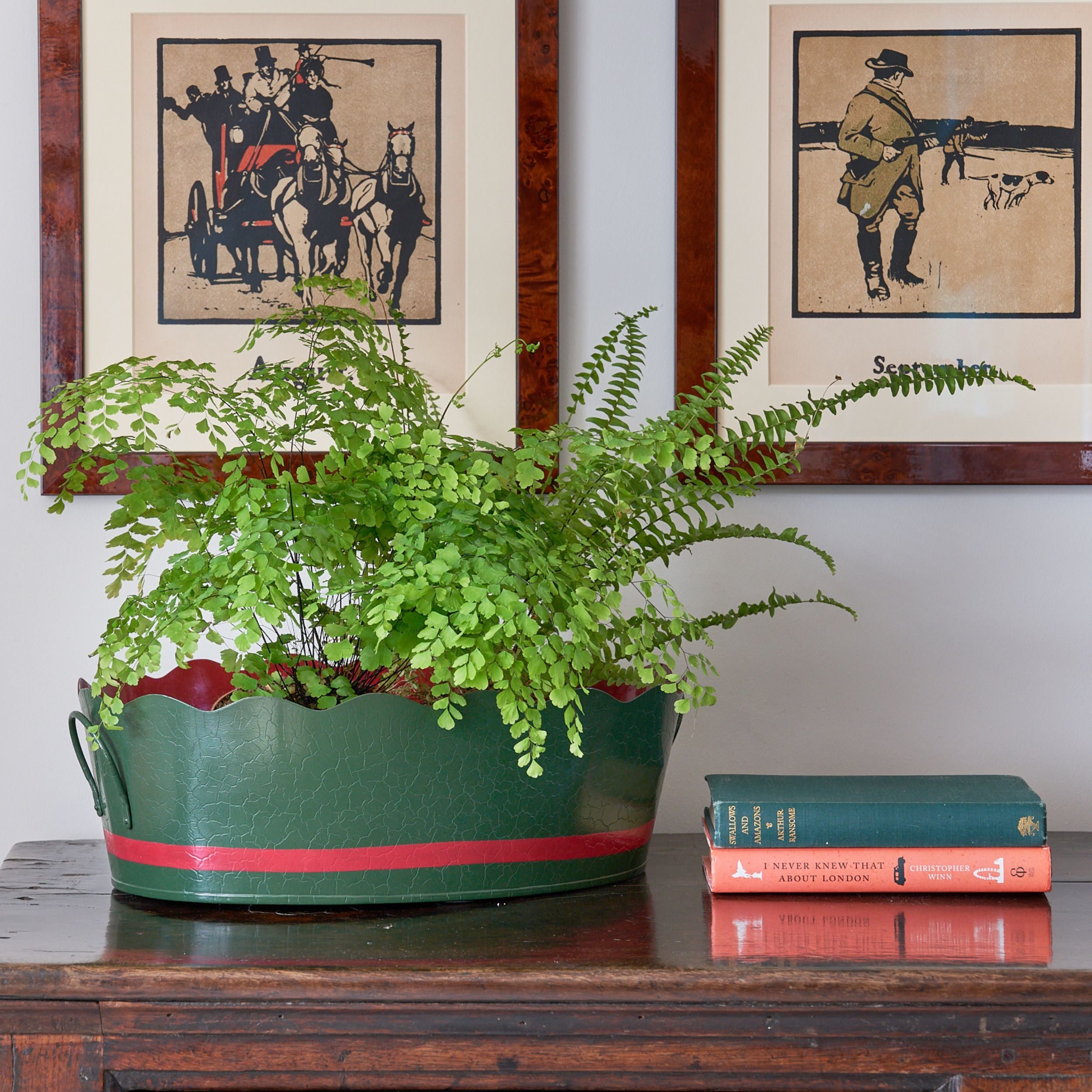 Scalloped edge green planter