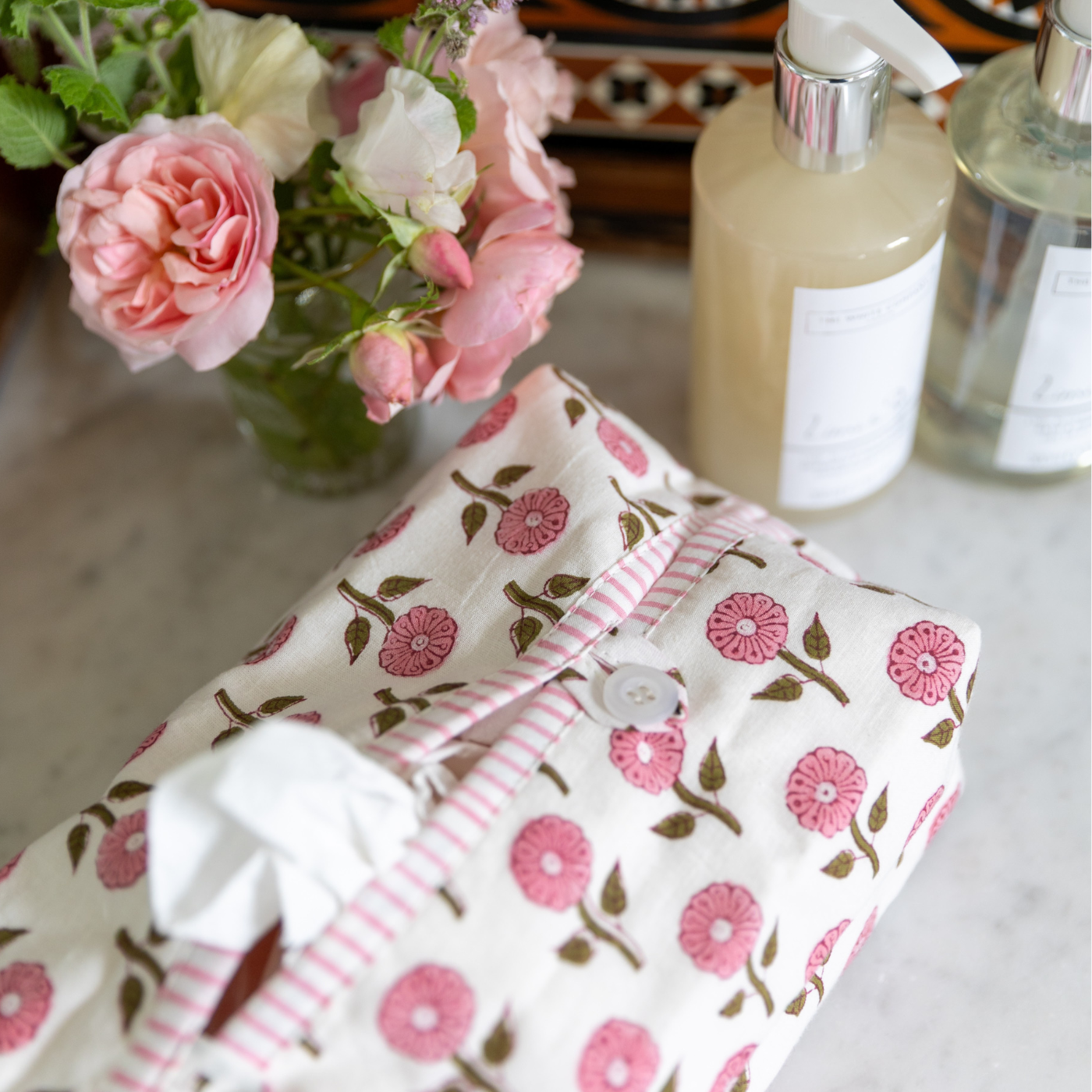 Pink Daisy Tissue Box Cover